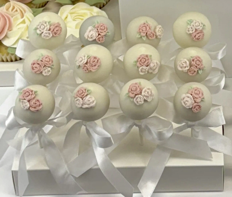 CAKEPOPS WITH SMALL PINK FLAOWERS & WHITE BOWS - 6 pcs